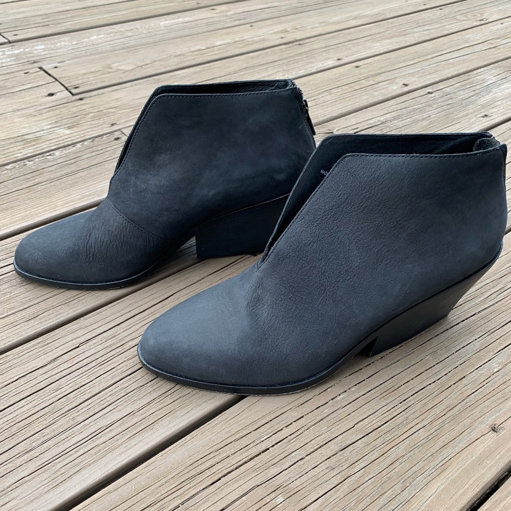 Sexy booties size 9–like new